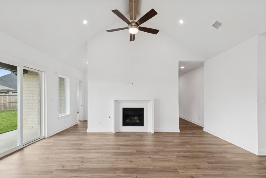 Spacious, unfurnished interior of a new home in Jordan Ranch 70' Homesites, Fulshear (Image 17).