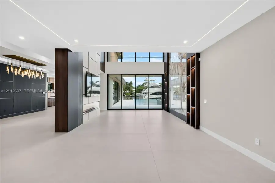 Spacious, unfurnished interior of a new home in , Fort Lauderdale (Image 26).