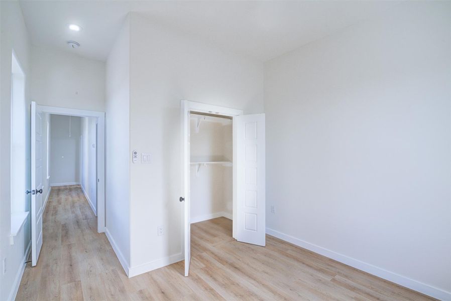 Spacious, unfurnished interior of a new home in , Galveston (Image 34).