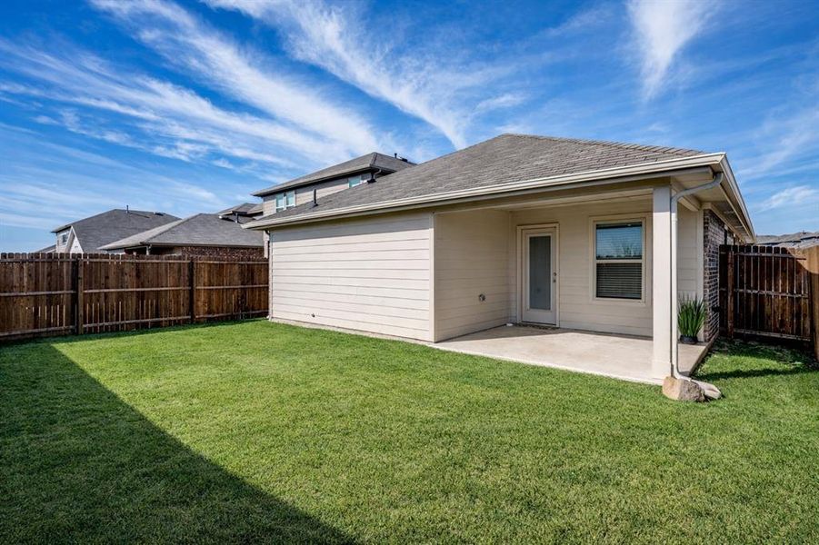 Exterior details and patio area of a home in Wildcat Ranch, Crandall (Image 23).