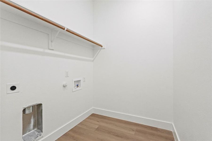 Spacious, unfurnished interior of a new home in , Dallas (Image 10).