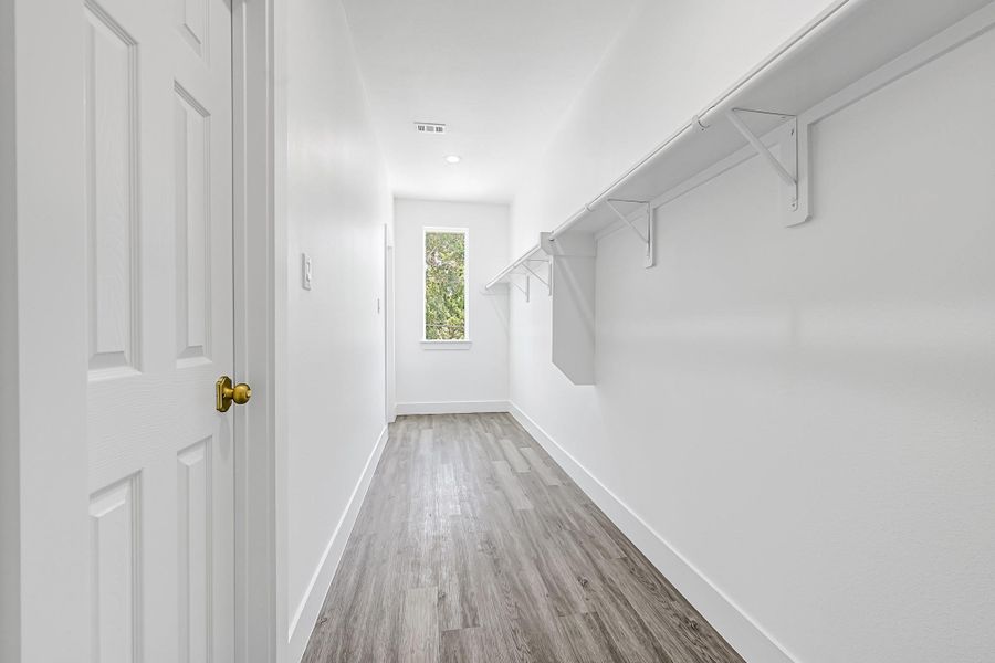 Spacious, unfurnished interior of a new home in , Houston (Image 24).