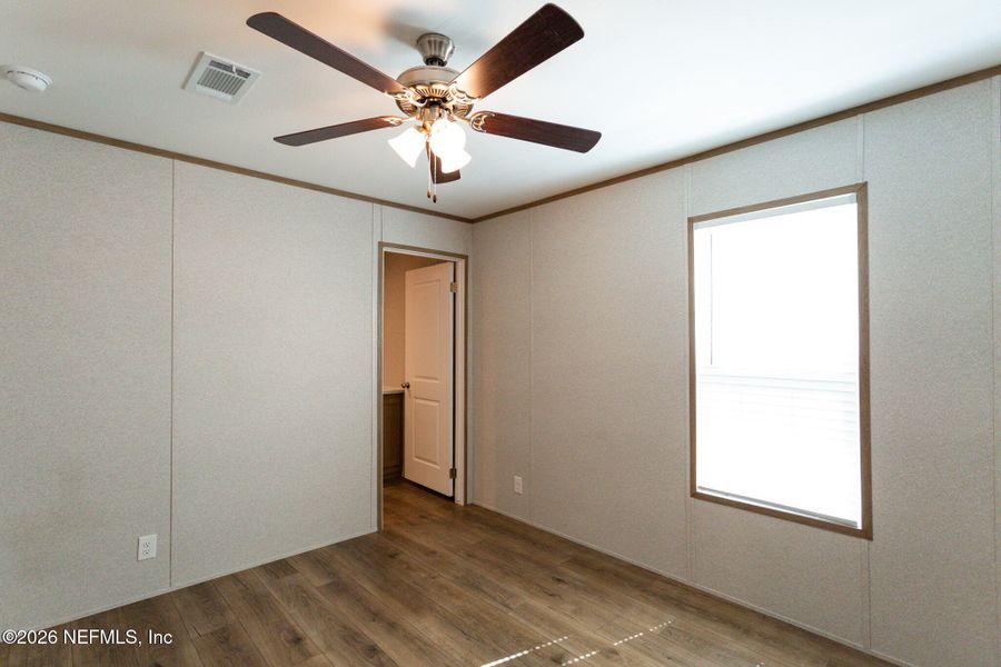 Spacious, unfurnished interior of a new home in , Jacksonville (Image 24).