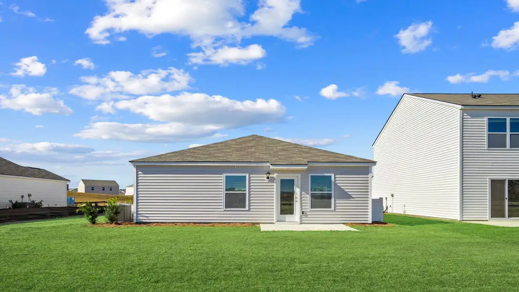 Exterior details and patio area of a home in Rice Hope, Port Wentworth (Image 2).
