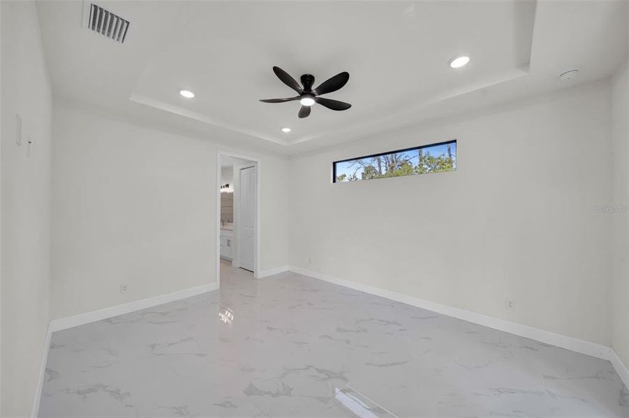 Spacious, unfurnished interior of a new home in , Port Charlotte (Image 14).