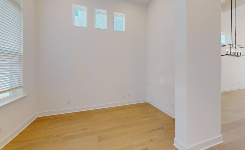 Spacious, unfurnished interior of a new home in Seven Pines, Jacksonville (Image 17).