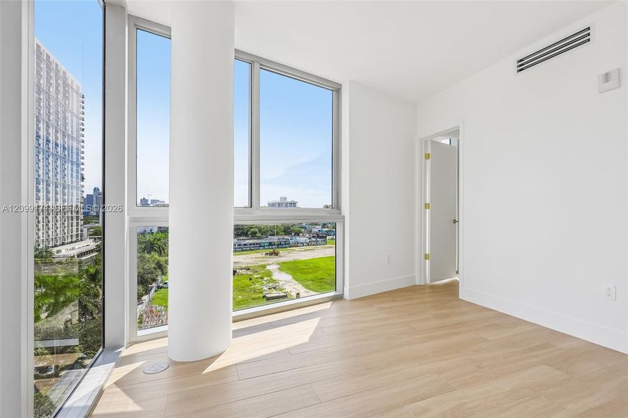 Spacious, unfurnished interior of a new home in , Miami (Image 30).
