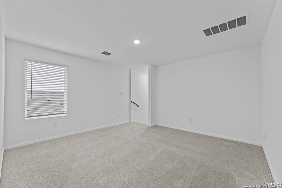 Spacious, unfurnished interior of a new home in Torian Village: Belmar Collection, San Antonio (Image 8).