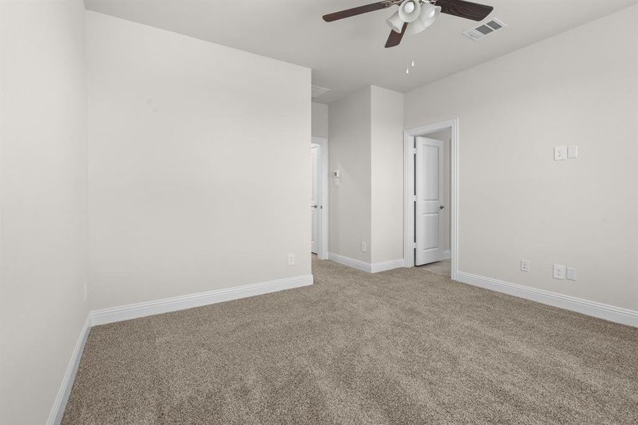 Spacious, unfurnished interior of a new home in Mustang Square, Plano (Image 18).