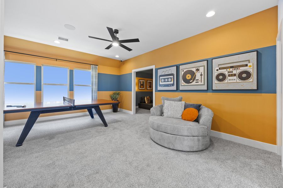 Representative furnished interior of a home built from the Lufkin by Windsor Homes in Oak Ridge Park, Corinth (Image 33).