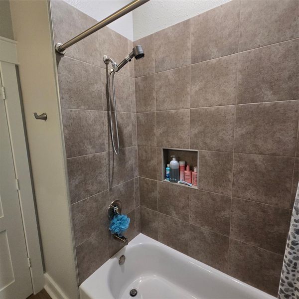 SECOND BATH TILE SHOWER TUB COMBO SECOND BATH TILE SHOWER TUB COMBO