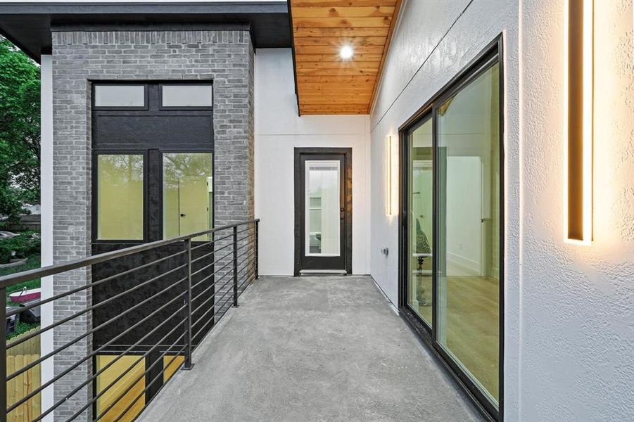 Exterior details and patio area of a home in , Dallas (Image 3).