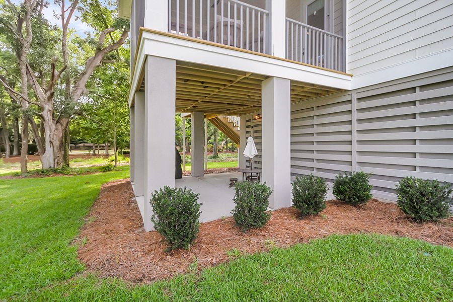 Exterior details and patio area of a home in Fiddler Cove, Mount Pleasant (Image 30).