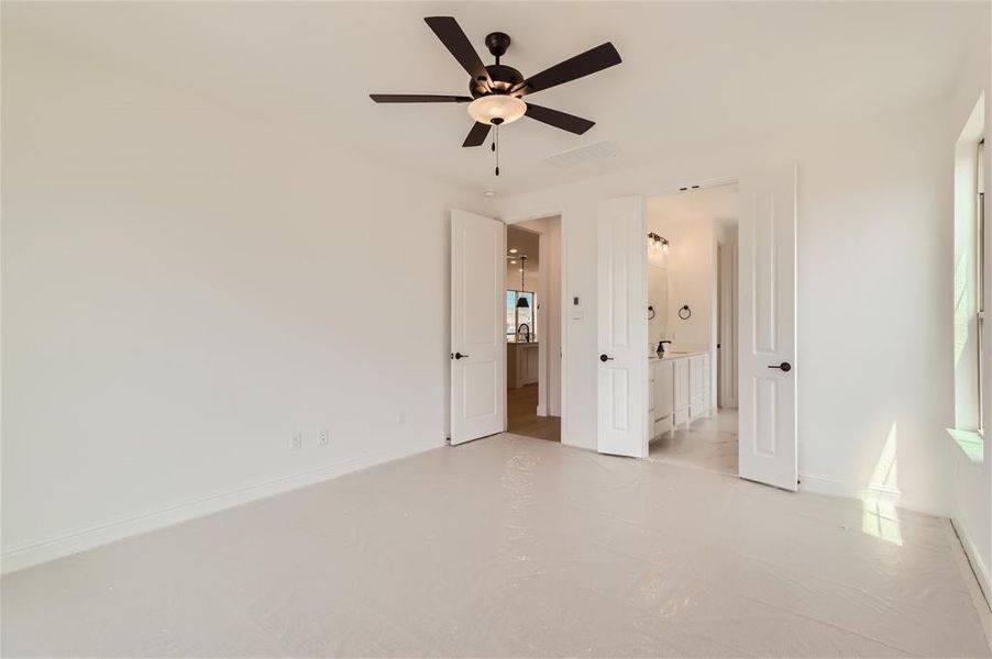 Empty room with ceiling fan