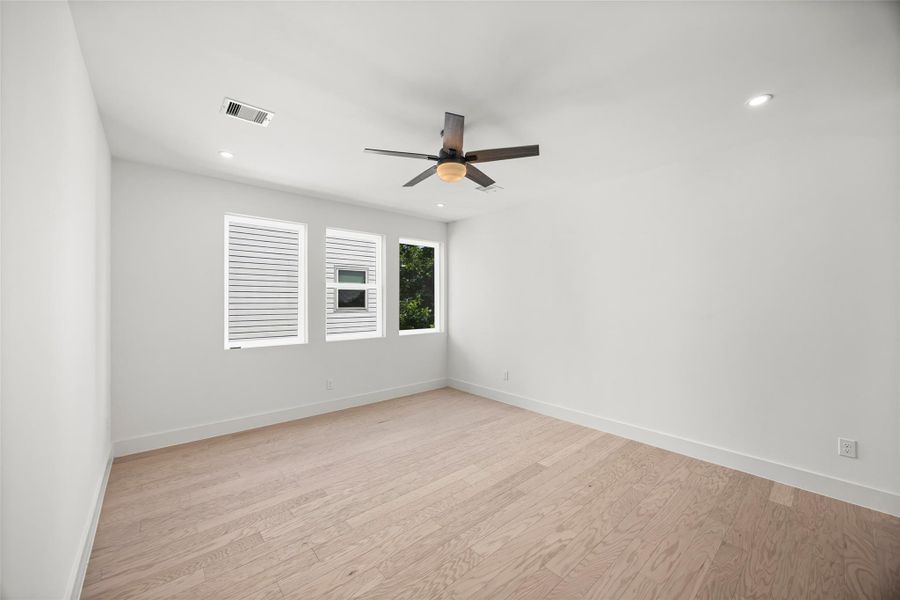 Spacious, unfurnished interior of a new home in , Houston (Image 17).