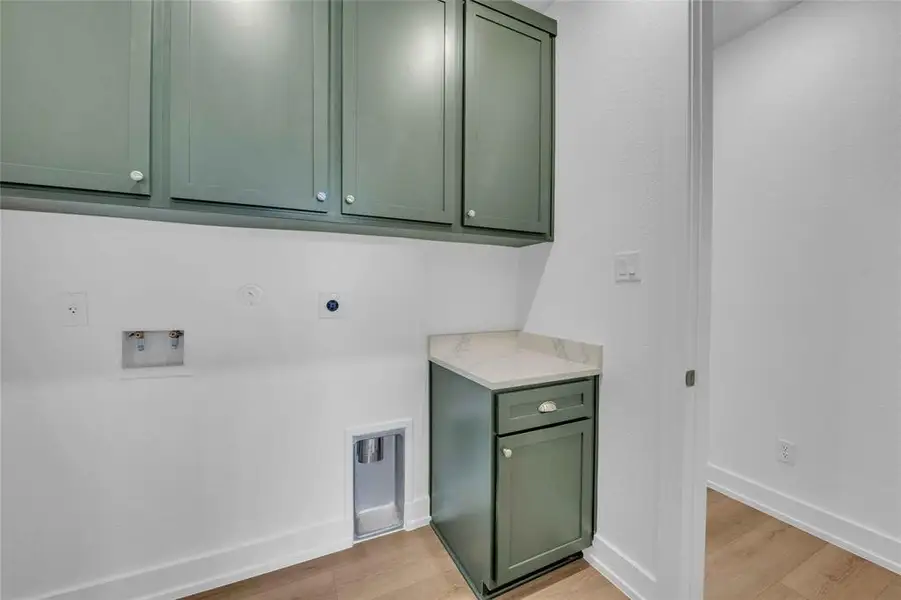 Please note: These interior photos are not of the actual home but are of a completed one with a similar floor plan. Finishes, features, and layouts may vary. Please note: These interior photos are not of the actual home but are of a completed one with a similar floor plan. Finishes, features, and layouts may vary.