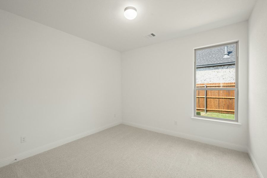 Spacious, unfurnished interior of a new home in Stone Eagle, Azle (Image 27).