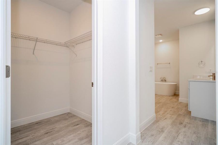 Spacious, unfurnished interior of a new home in , Ocala (Image 51).