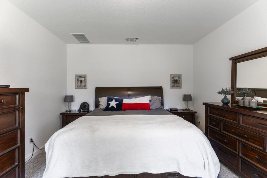 Furnished interior view inside a new home in Creeks Crossing, Elgin (Image 28).