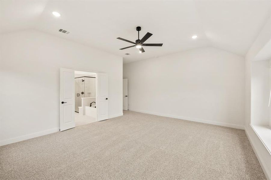 Spacious, unfurnished interior of a new home in Villages of Hurricane Creek, Anna (Image 32).