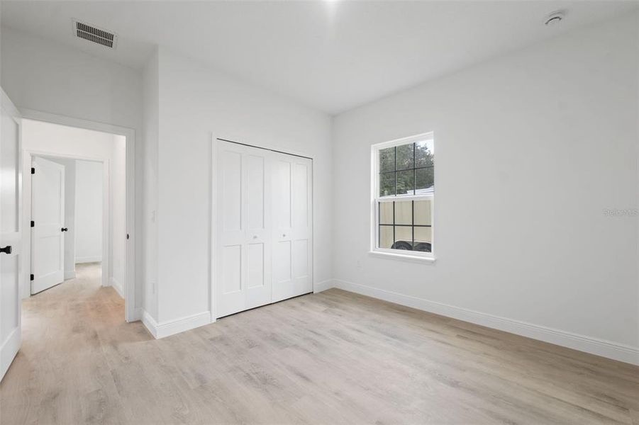 Spacious, unfurnished interior of a new home in , Ocala (Image 20).