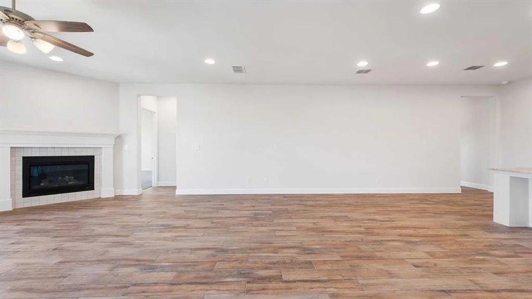 Spacious, unfurnished interior of a new home in Devonshire - Reserve 50', Forney (Image 9).