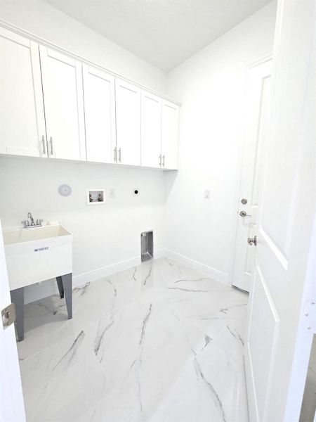 Spacious, unfurnished interior of a new home in , Loxahatchee (Image 8).