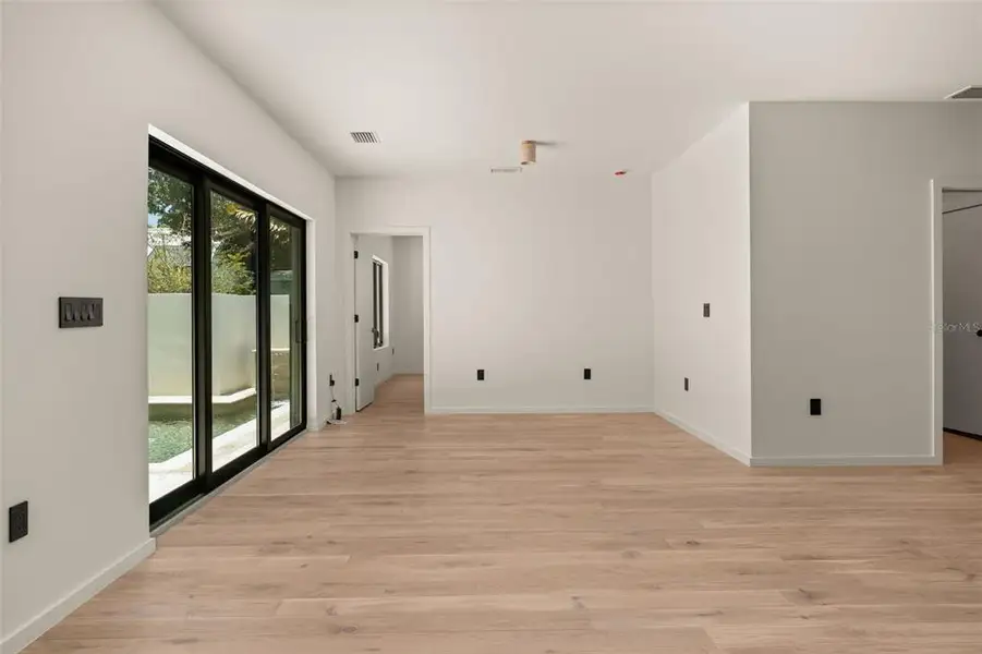 Spacious, unfurnished interior of a new home in , Sarasota (Image 64).