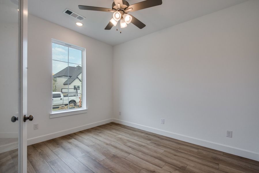 Spacious, unfurnished interior of a new home in Painted Tree - South, McKinney (Image 27).
