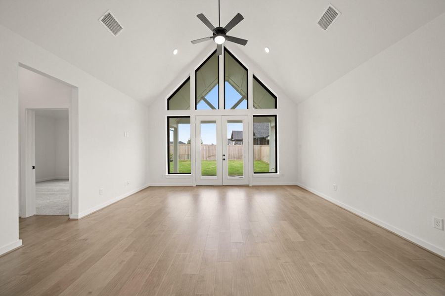 Image 13 of a home in Bridgeland 45', 50', 70'. Image 13 of a home in Bridgeland 45', 50', 70'.