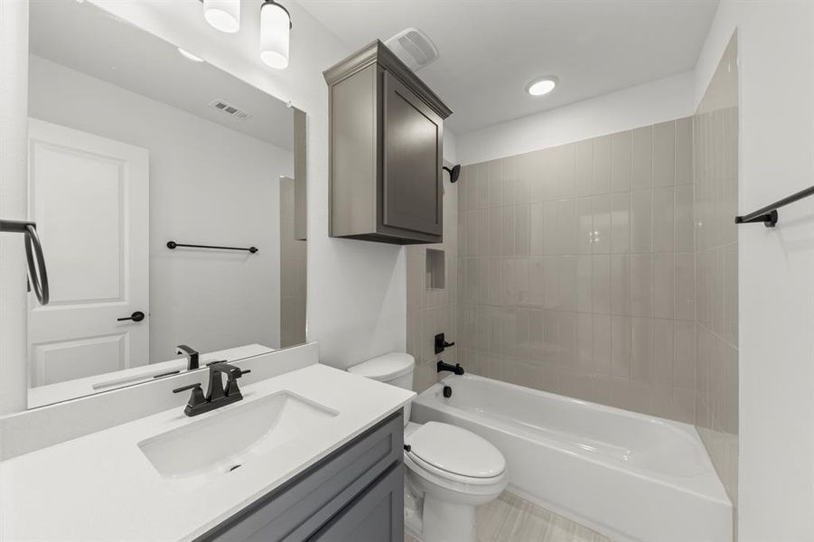 22_23. 713 Valley Pines - 2ND Bath