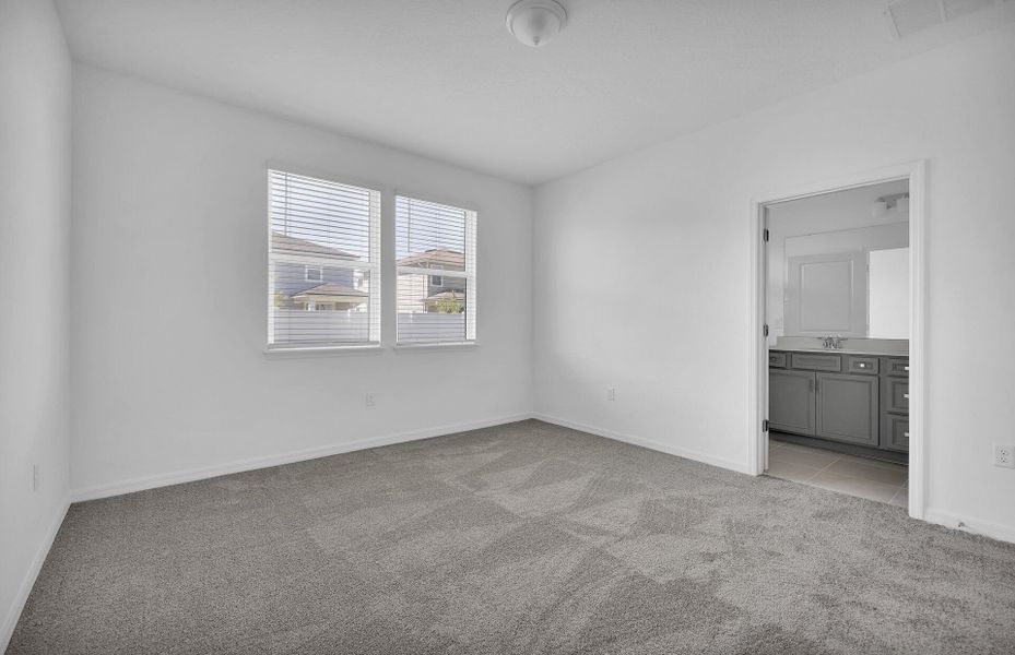 Representative unfurnished interior of a home built from the Drayton Select by Pulte Homes in Lakeview Estates, Palm Coast (Image 18).