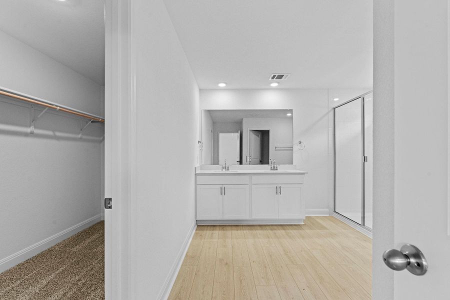 Spacious, unfurnished interior of a new home in Riverview, Georgetown (Image 34).