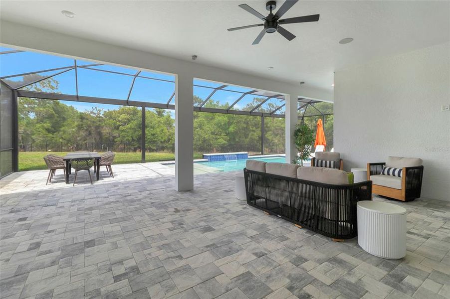 Exterior details and patio area of a home in , Orlando (Image 41).
