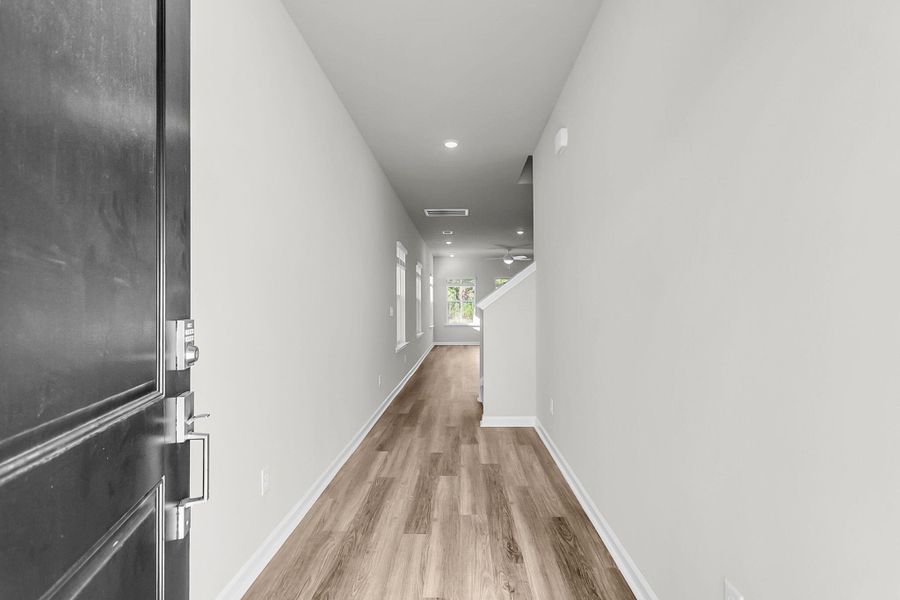 Spacious, unfurnished interior of a new home in Wildcat Chase, Summerville (Image 9).