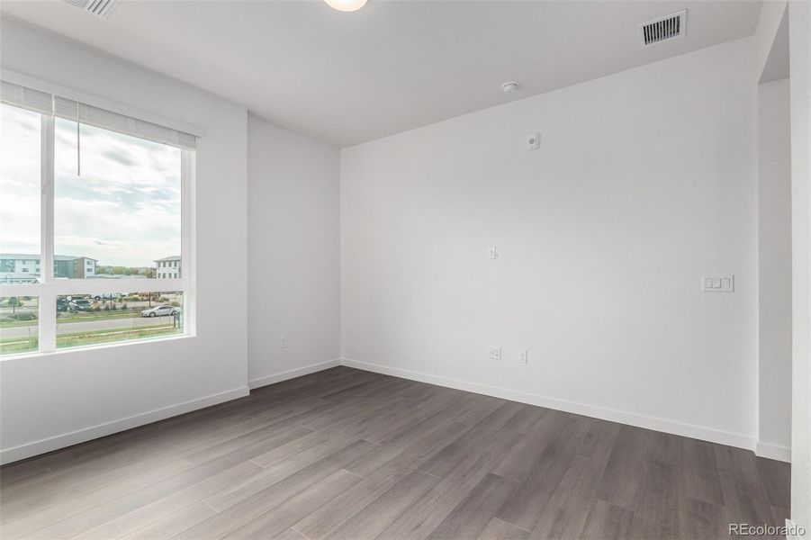 Spacious, unfurnished interior of a new home in Gateway Commons, Denver (Image 20).