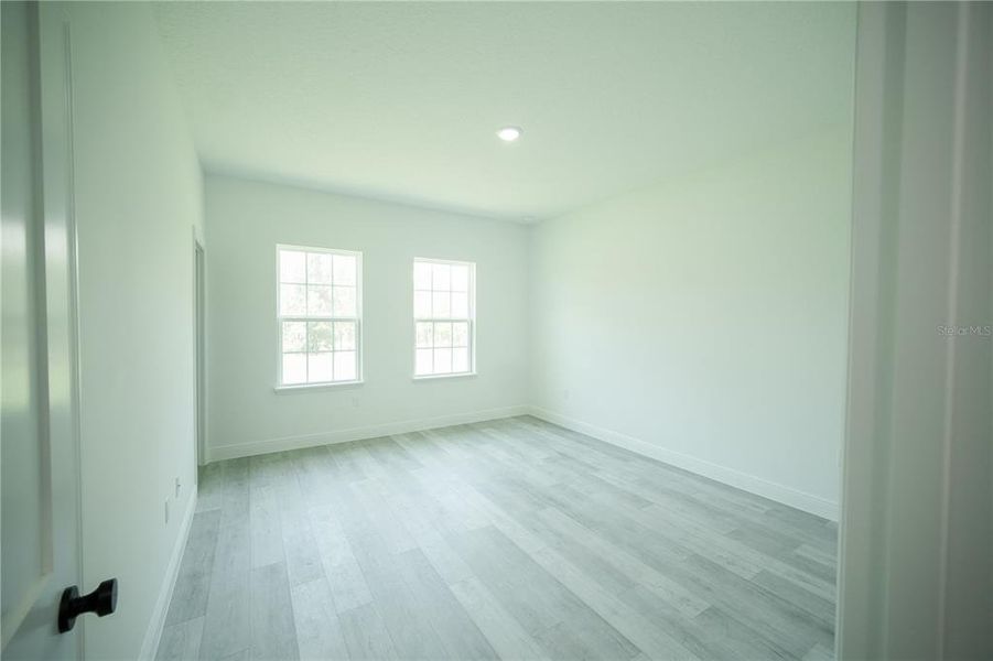 Spacious, unfurnished interior of a new home in , Ocala (Image 38).