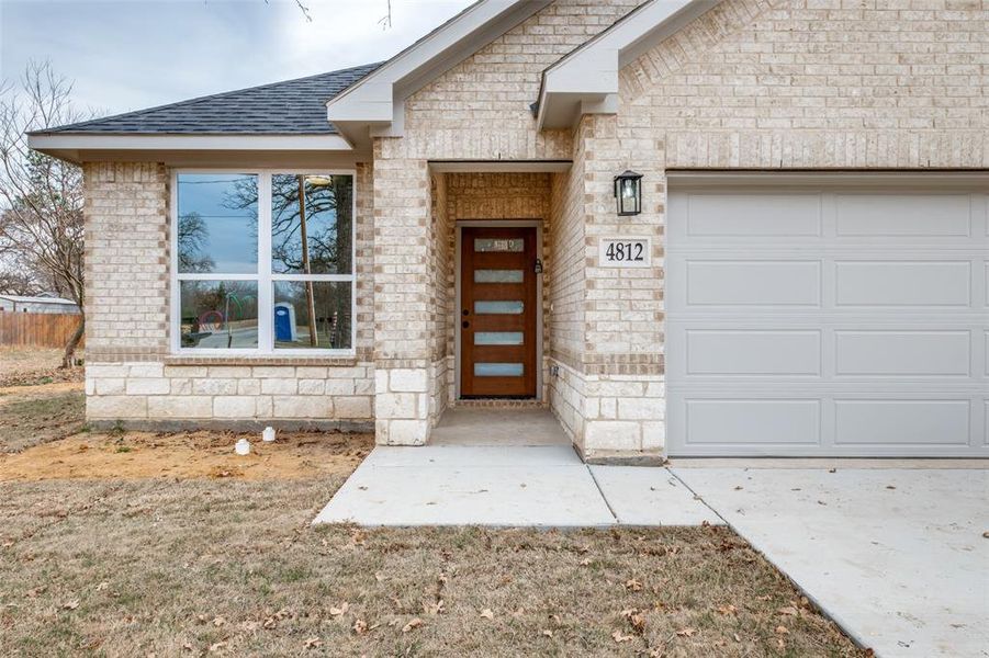 Exterior details and patio area of a home in , Dallas (Image 15).