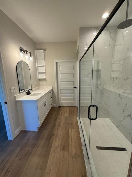 Furnished interior view inside a new home in , Dunnellon (Image 20).