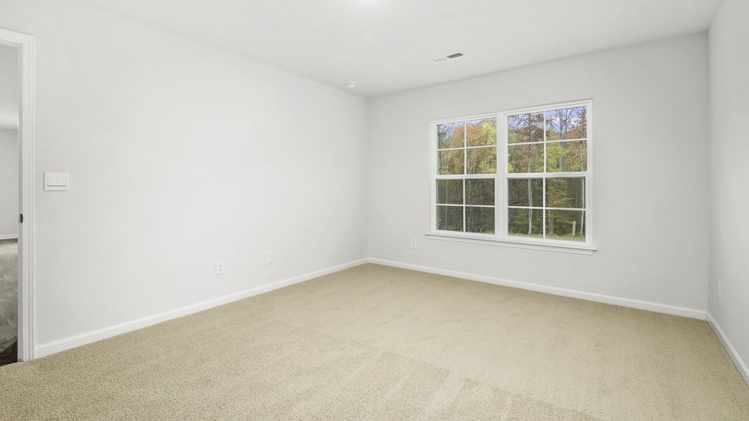 Spacious, unfurnished interior of a new home in Quail Haven, Winston-Salem (Image 19).