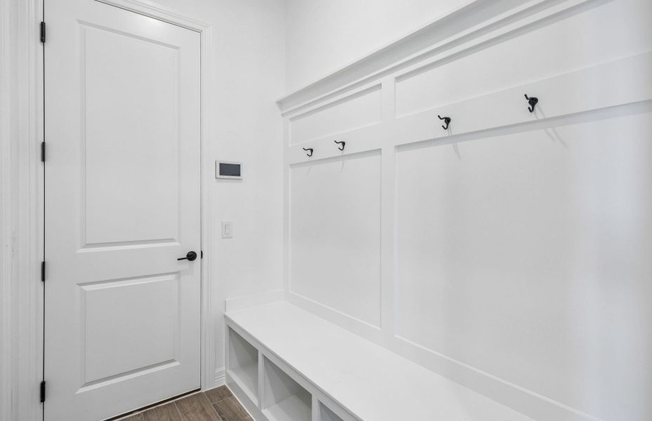 Spacious, unfurnished interior of a new home in Lago Mar, Texas City (Image 23).