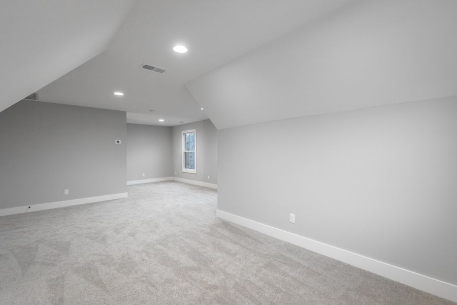 Spacious, unfurnished interior of a new home in Creekside, Cleveland (Image 74).