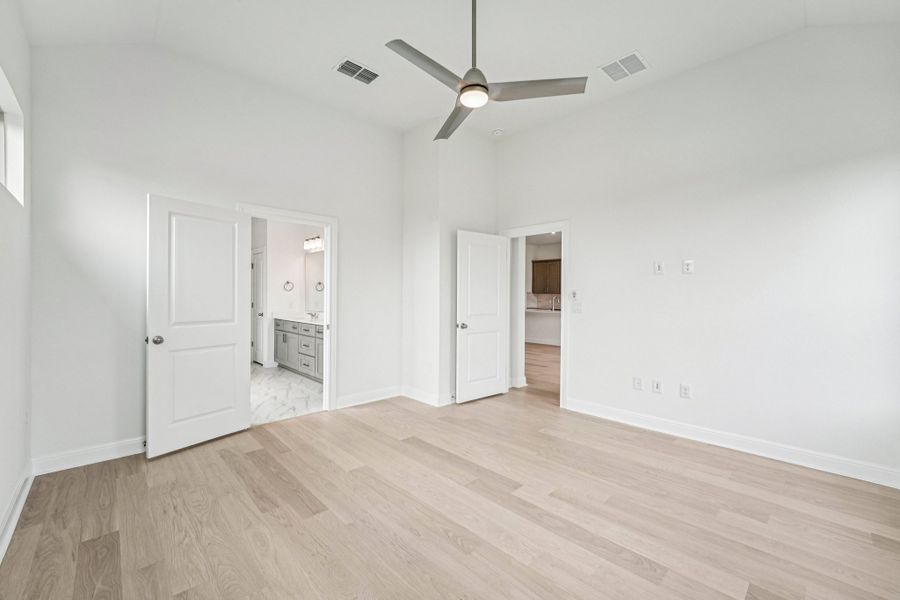 Spacious, unfurnished interior of a new home in Sage Hollow, Kyle (Image 28).