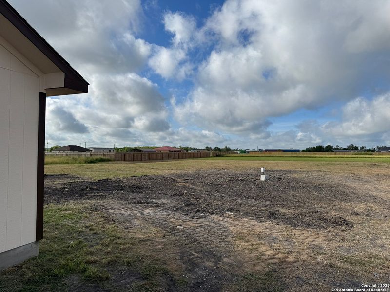 Exterior details and patio area of a home in , Natalia (Image 3).