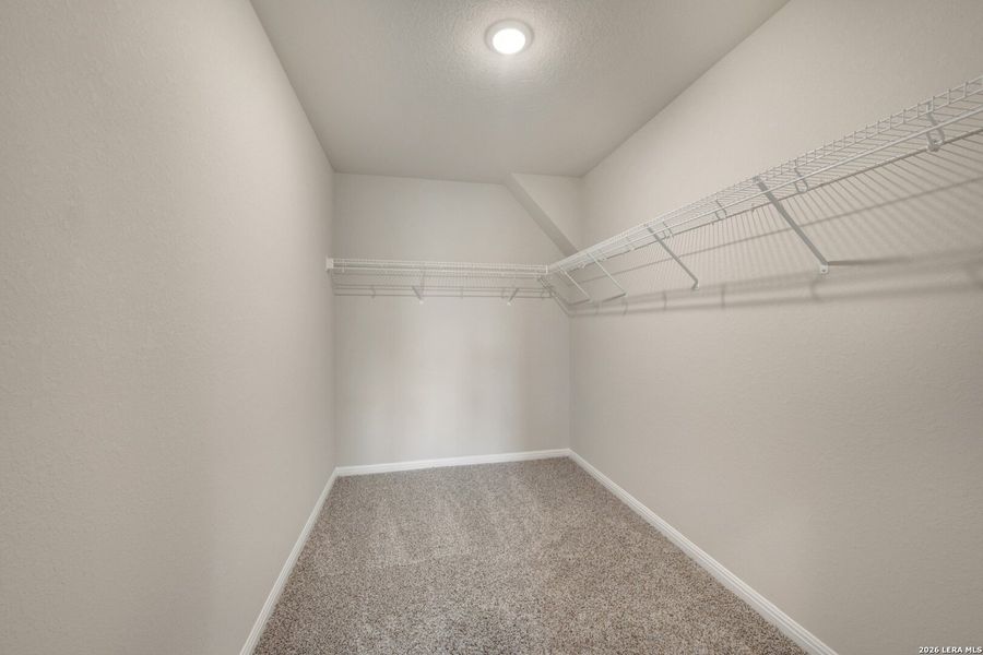Spacious, unfurnished interior of a new home in Mesquite Ridge, San Antonio (Image 11).