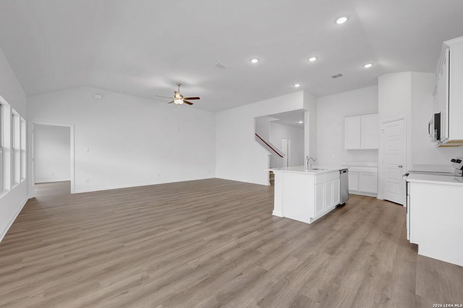 Spacious, unfurnished interior of a new home in Greenspoint Heights, Seguin (Image 25).