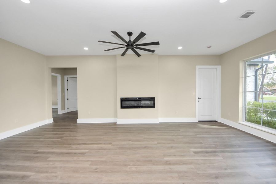 Spacious, unfurnished interior of a new home in , Arcola (Image 24).