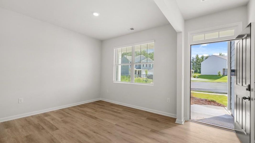 Spacious, unfurnished interior of a new home in Oakleigh Glen, Dallas (Image 27).