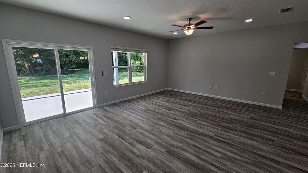 Spacious, unfurnished interior of a new home in , Jacksonville (Image 18).
