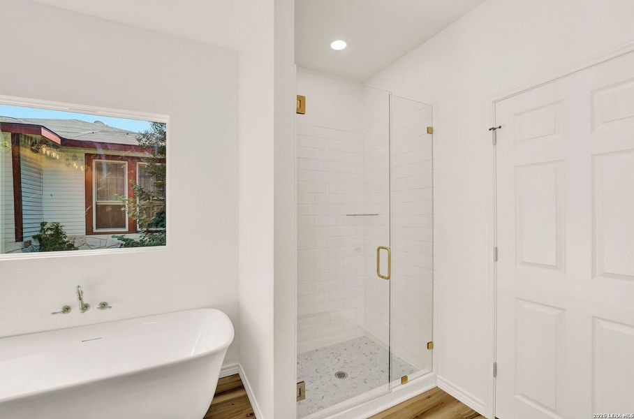 Furnished interior view inside a new home in , Hondo (Image 11).